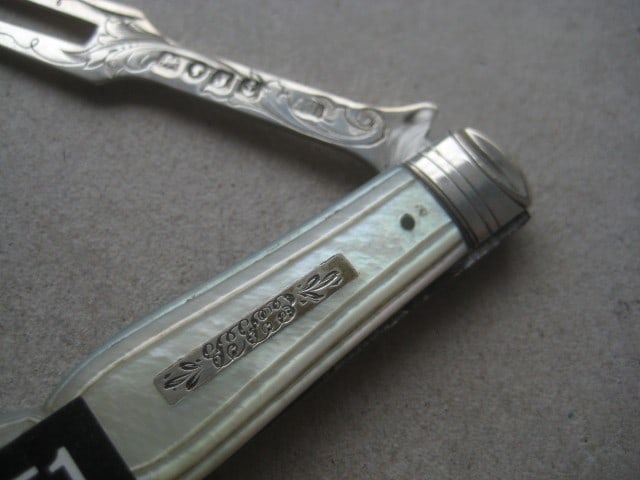 Title: Victorian Mother of Pearl Hafted Silver Bladed Folding Fruit Fork Description: Victoria - 4