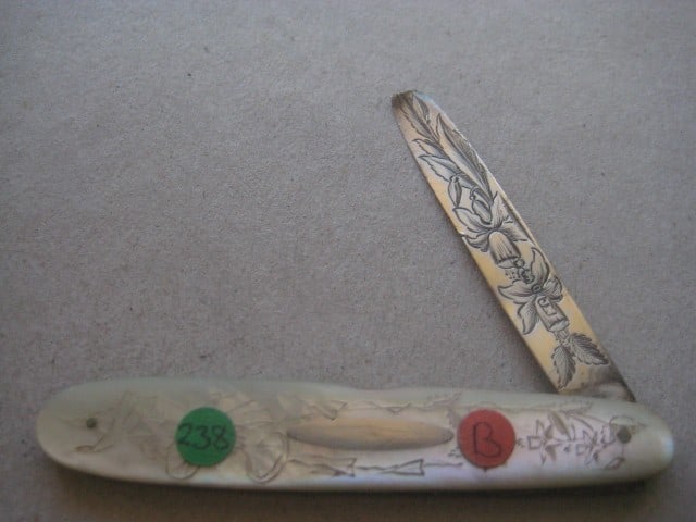 Victorian Mother of Pearl Hafted Silver Bladed Folding Fruit Knife: Title: Victorian Mother of Pearl Hafted Silver Bladed Folding Fruit Knife Description: Victorian Mother of Pearl Hafted Silver Bladed Folding Fruit Knife. The handle is engraved