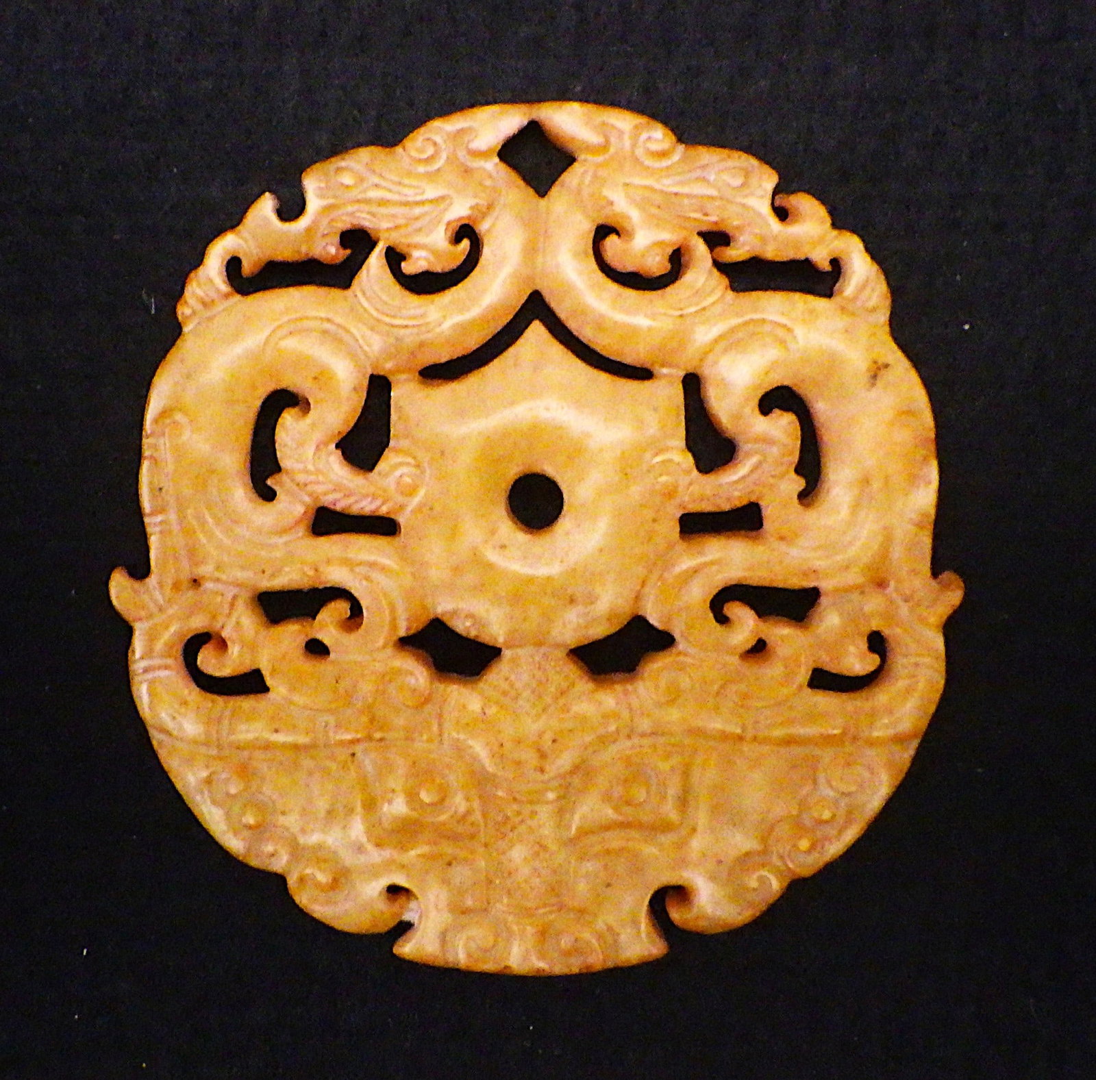 Vintage Chinese Hand Carved Anthropomorphic Jade Amulet With Dragons: Title: Vintage Chinese Hand Carved Anthropomorphic Jade Amulet With Dragons Description: A vintage Chinese hand carved anthropomorphic jade amulet with two guarding dragons. Dimensions: 70.9 x