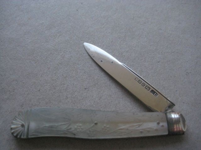 Victorian Mother of Pearl Hafted Silver Bladed Folding Fruit Knife, Sheffield 1853: Title: Victorian Mother of Pearl Hafted Silver Bladed Folding Fruit Knife, Sheffield 1853 Description: Victorian Mother of Pearl Hafted Silver Bladed Folding Fruit Knife. The handle is