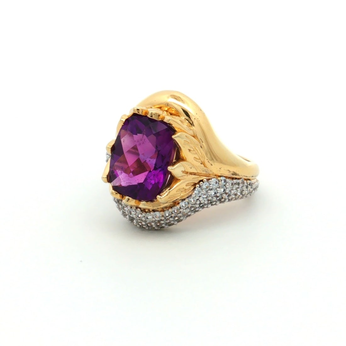 HRD Certified African Amethyst & Natural White Zircon Ring – 925 Sterling Silver: Title: HRD Certified African Amethyst & Natural White Zircon Ring – 925 Sterling Silver Description: A fine 925 Sterling Silver ring featuring an African Amethyst checkerboard cushion-cut