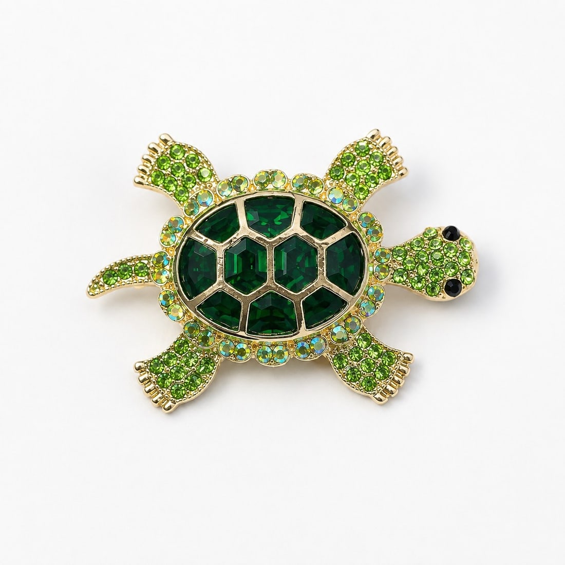 Green Crystal Turtle Brooch – Gold Tone – 5.6cm: Title: Green Crystal Turtle Brooch – Gold Tone – 5.6cm Description: Decorative turtle-shaped brooch in gold-tone metal, set with sparkling green and iridescent crystals. Featuring a deep
