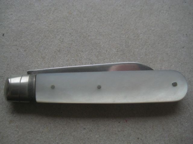 Title: George V Mother of Pearl Hafted Silver Bladed Folding Fruit Knife Description: George V - 9
