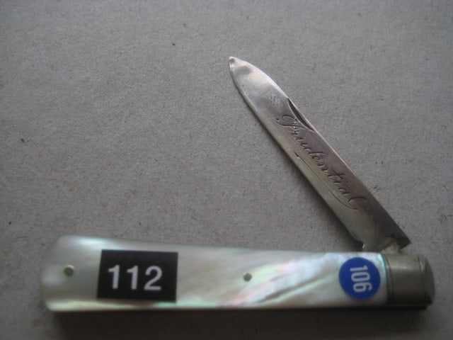 George V Mother of Pearl Hafted Silver Bladed Folding Fruit Knife: Title: George V Mother of Pearl Hafted Silver Bladed Folding Fruit Knife Description: George V Mother of Pearl Hafted Silver Bladed Folding Fruit Knife. The handle is plain. 