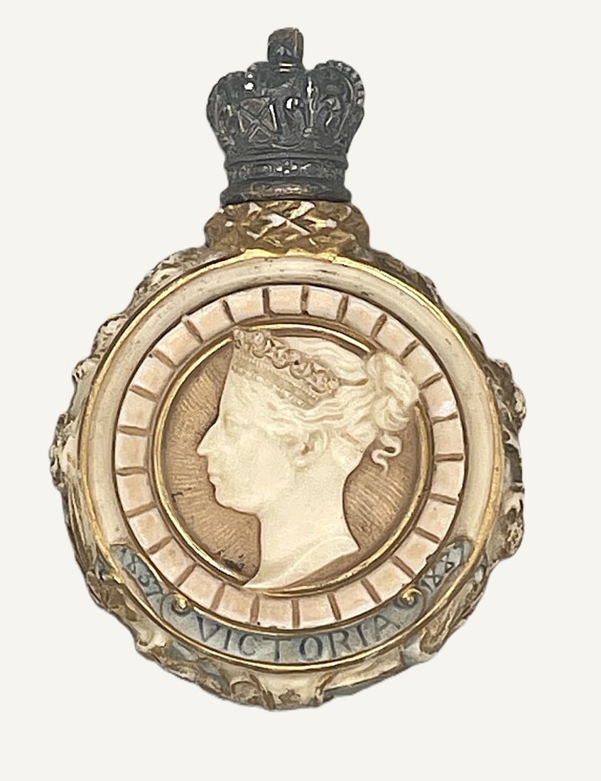 Royal Worcester Victoria Golden Jubilee Scent Bottle: Title: Royal Worcester Victoria Golden Jubilee Scent Bottle Description: Royal Worcester porcelain scent bottle of flask shape, made to commemorate the Golden Jubilee of Queen Victoria in 1887.&nbs