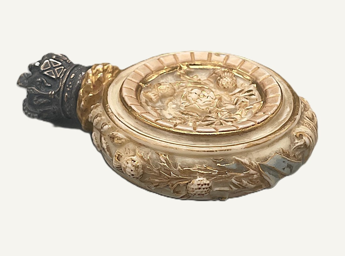 Royal Worcester Victoria Golden Jubilee Scent Bottle - 4