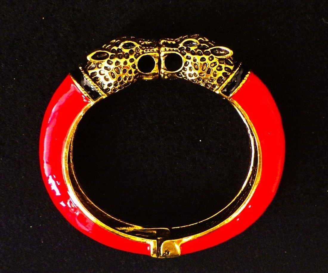 Glamorous, Double Panther Head Bangle With Red Enamel: Title: Glamorous, Double Panther Head Bangle With Red Enamel Description: A very glamorous, probably vintage, bangle with two panther heads and a body covered with red enamel. In