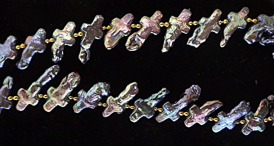 Title: Rare Cross Shaped Cultured Tahitian Pearl Necklace Description: A fascinating and very rare - 3