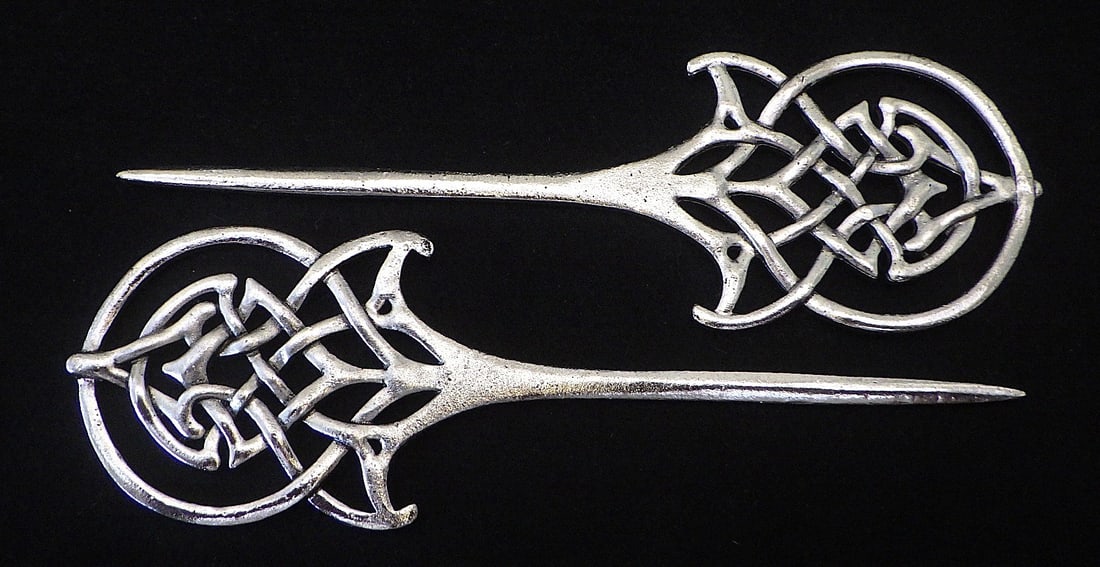 Vintage Pair of Large Celtic Hair Pins: Title: Vintage Pair of Large Celtic Hair Pins Description: A vintage pair of white metal (untested) hair pins with a Celtic design. Length: 16 cm, in excellent new/unused condition. Free