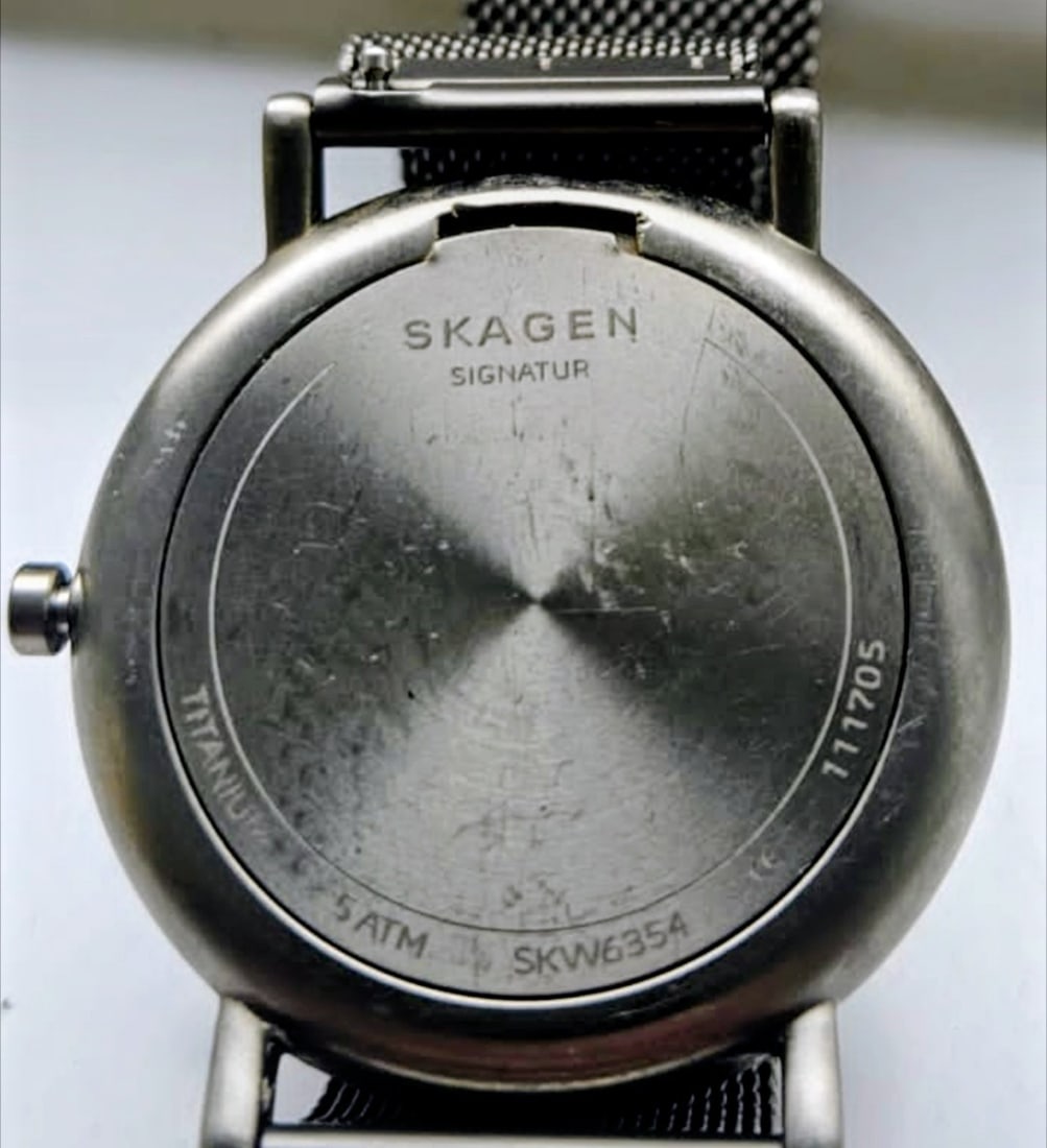 Title: Skagen Signatur SKW6354 – Gray Titanium Mesh Watch Description: An authentic Skagen - 4