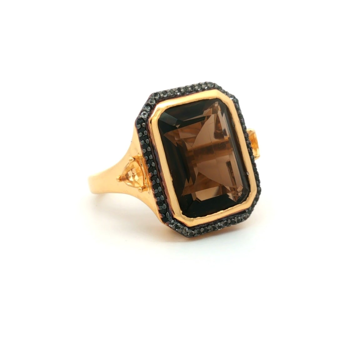 HRD Certified Smoky Quartz, Citrine & Black Spinel Ring – 925 Sterling Silver: Title: HRD Certified Smoky Quartz, Citrine & Black Spinel Ring – 925 Sterling Silver Description: A fine 925 Sterling Silver ring featuring an octagonal Smoky Quartz centre stone