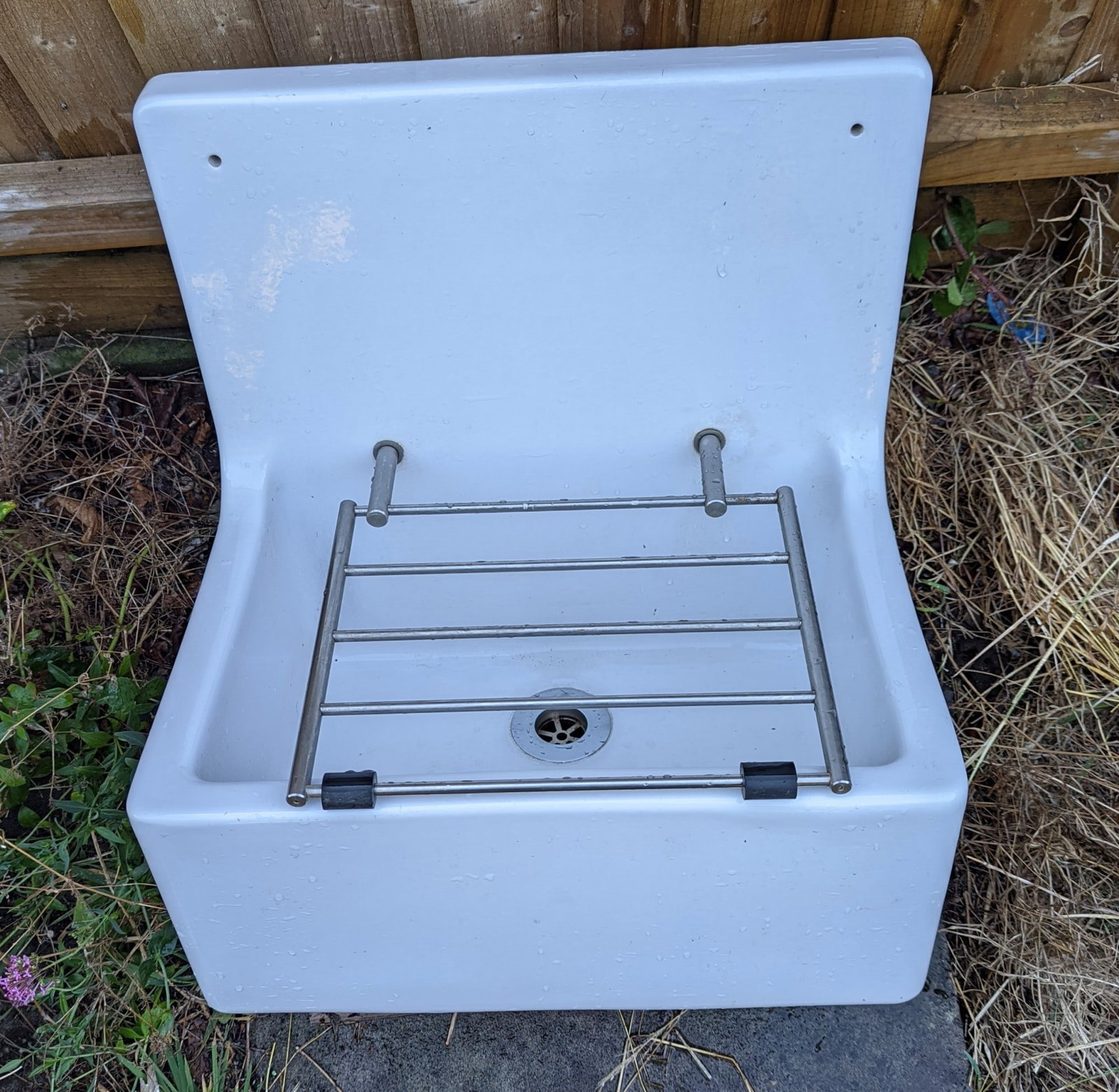 Shaws of Darwen Cleaner's Sink 510mm – Heavy Duty White Fireclay Utility Sink With Grate: Title: Shaws of Darwen Cleaner's Sink 510mm – Heavy Duty White Fireclay Utility Sink With Grate Description: Shaws of Darwen Cleaner's Sink 510mm – Heavy Duty White Fireclay Utility Sink