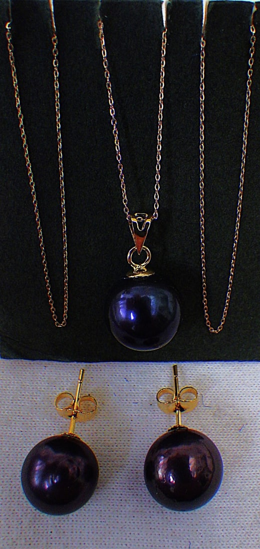 Title: 14 K Gold Pendant & Earrings With Round Tahitian Pearls 10 mm Description: A beautiful pair - 2