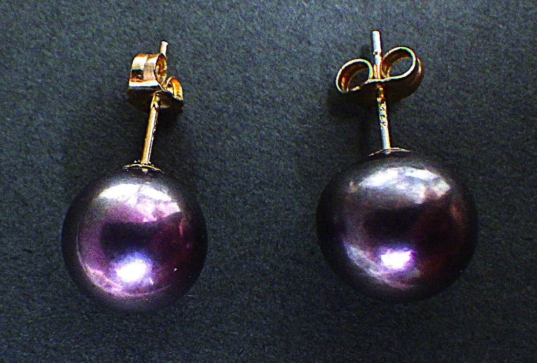 Title: 14 K Gold Pendant & Earrings With Round Tahitian Pearls 10 mm Description: A beautiful pair - 4