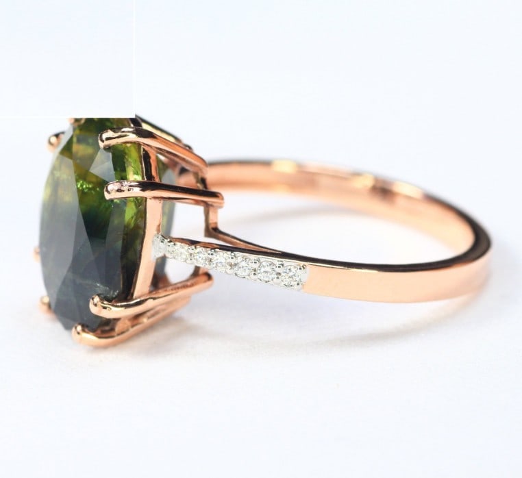 Title: Ring - 14 kt. Rose Gold, 4.09 Grams GFCO Certified Bi-Colour - 8.38ct. tw. Sapphire - Diamond - 4
