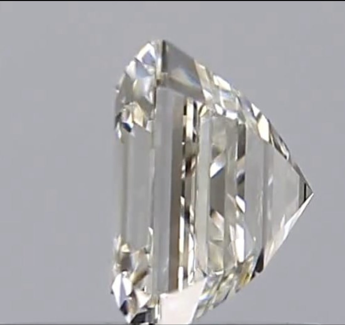Loose Natural Square Emerald-cut Diamond, 0.70 ct, Colour F, Clarity VVS2, With IGI Report 763624...: Title: Loose Natural Square Emerald-cut Diamond, 0.70 ct, Colour F, Clarity VVS2, With IGI Report 763624375 Description: Loose emerald-cut diamond, 0.70 carat, colour F, clarity VVS2, with IGI