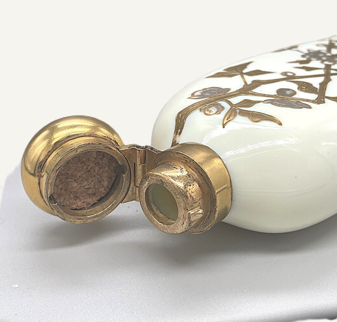 Title: Large Tear Drop Custard Glass Scent Bottle Description: Large teardrop custard / uranium - 3