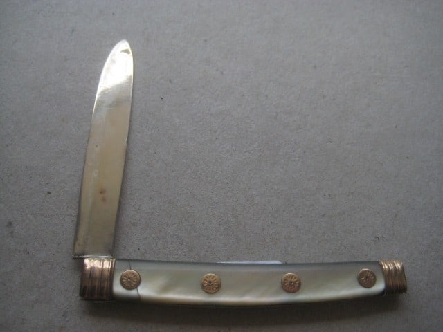 Title: Rare George III Gold Mounted Mother of Pearl Hafted Silver Bladed Folding Fruit Knife - 2