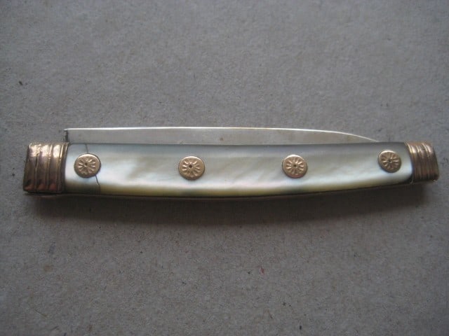 Title: Rare George III Gold Mounted Mother of Pearl Hafted Silver Bladed Folding Fruit Knife - 9