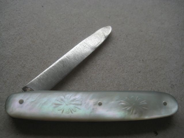 Victorian Mother of Pearl Hafted Silver Bladed Folding Fruit Knife - 2