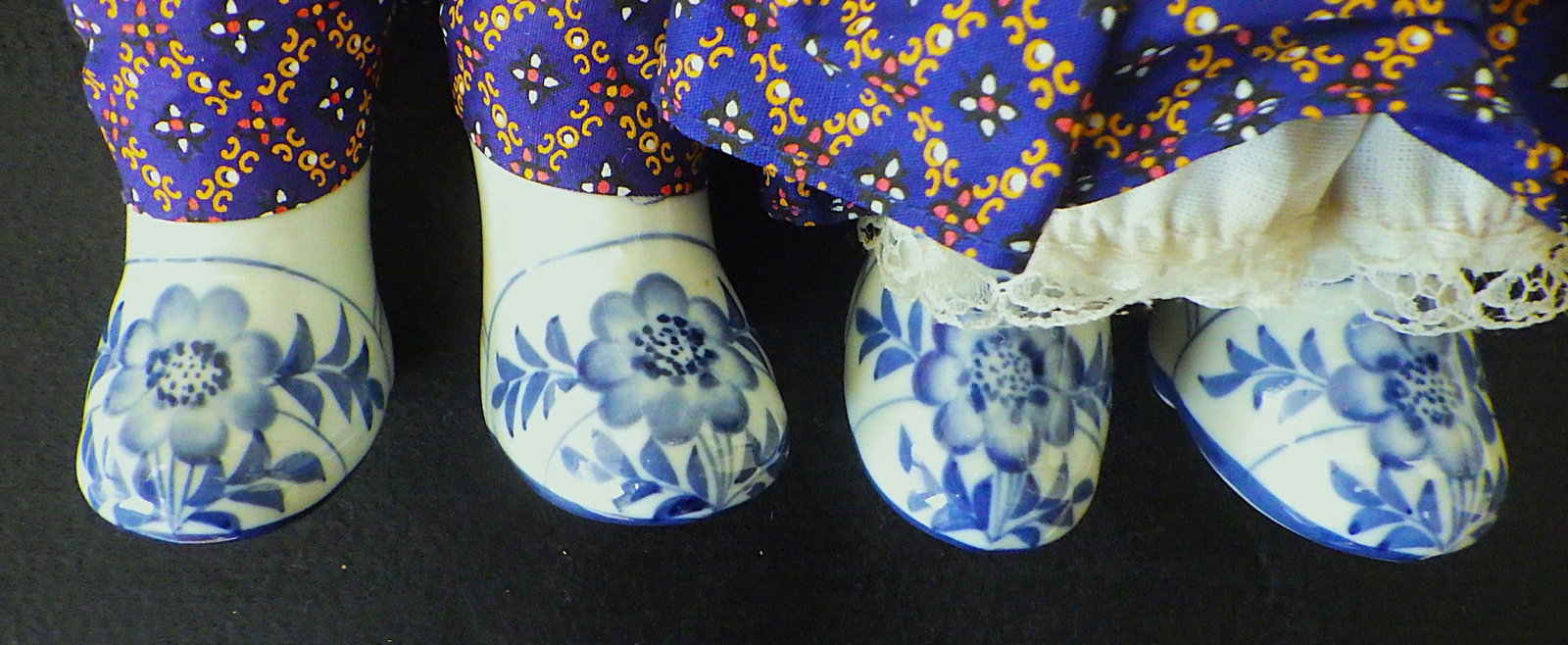 A Pair (Boy & Girl) of Vintage Chinese Dolls With Blue & White Porcelain Parts - 3
