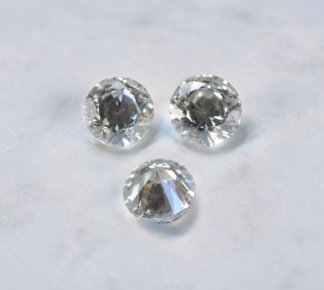 3 Loose Round Moissanite Gemstones – 5mm – 1.32ct Total: Title: 3 Loose Round Moissanite Gemstones – 5mm – 1.32ct Total Description: A set of three loose round brilliant-cut moissanite gemstones, each measuring approximately 5mm. Total carat