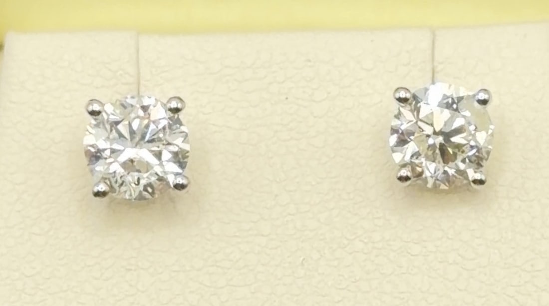 Title: Unworn Certified Pair of Natural Diamond Solitaire Earrings, With Two Brilliant Cut - 10