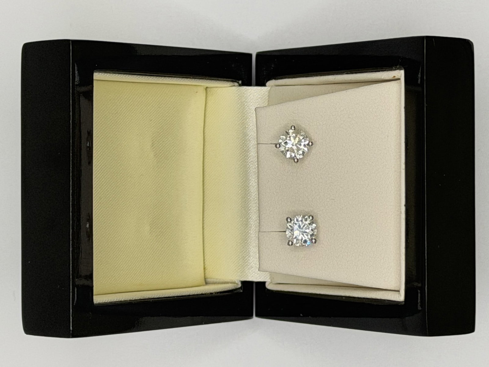Unworn Certified Pair of Natural Diamond Solitaire Earrings, With Two Brilliant Cut Diamonds 1.8c...: Title: Unworn Certified Pair of Natural Diamond Solitaire Earrings, With Two Brilliant Cut Diamonds 1.8ct. Description: Diamond weight 1.80ct Clarity SI2-I1 Colour G-H Setting 18ct White Gold Total
