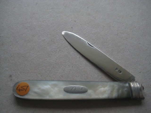 George III Mother of Pearl Hafted Silver Bladed Folding Fruit Knife: Title: George III Mother of Pearl Hafted Silver Bladed Folding Fruit Knife Description: George III Mother of Pearl Hafted Silver Bladed Folding Fruit Knife. The handle is plain. There is