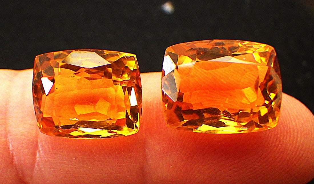Title: Pair Radian Cut Citrines 22 Carats (Total) Description: A wonderful pair of radiant cut - 4