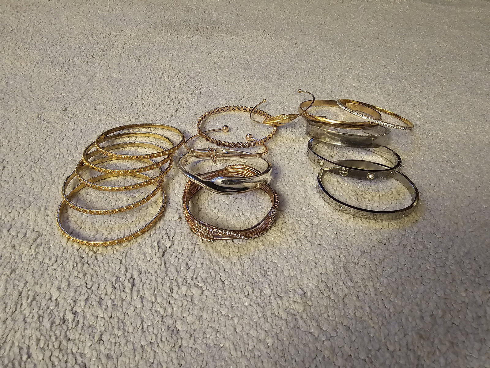 Title: Lot of Gold Tone Bangles Description: A varied collection of decorative bangles and - 2