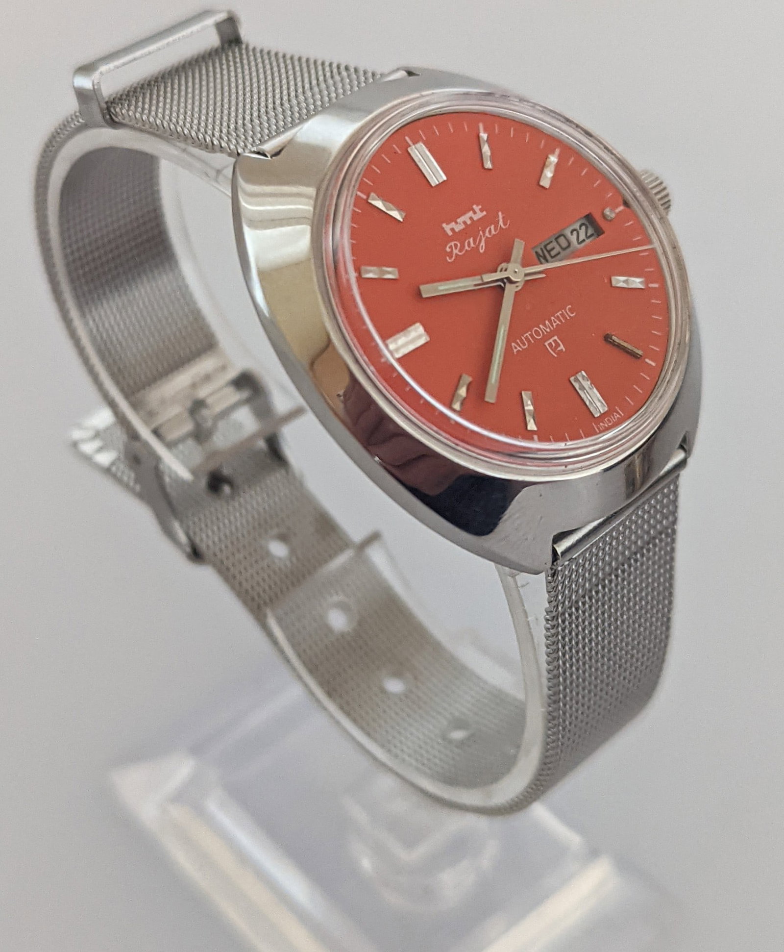 Vintage HMT Rajat Automatic Watch – Orange Dial – Day Date – Working: Title: Vintage HMT Rajat Automatic Watch – Orange Dial – Day Date – Working Description: A striking vintage HMT Rajat automatic wristwatch featuring a warm orange dial, classic