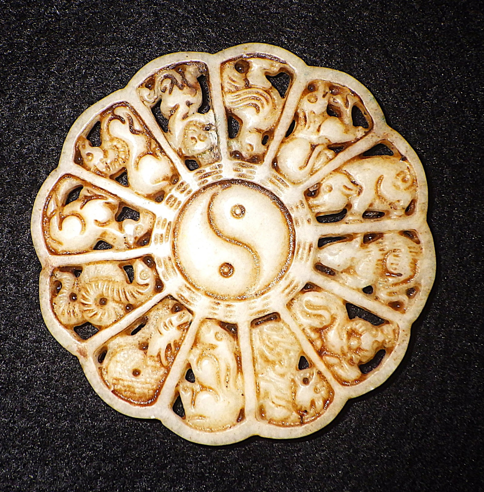 A Vintage Chinese Hand Carved White Jade Amulet With The Chinese Zodiac - 2