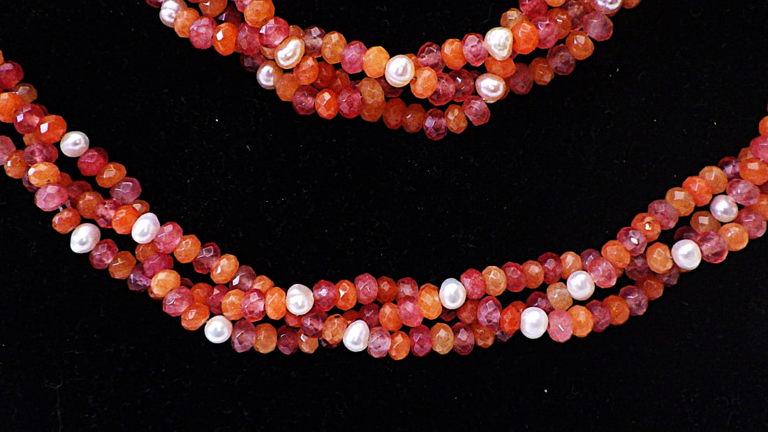 A Jewellery Set With Faceted Carnelian & White Cultured Pearls - 2