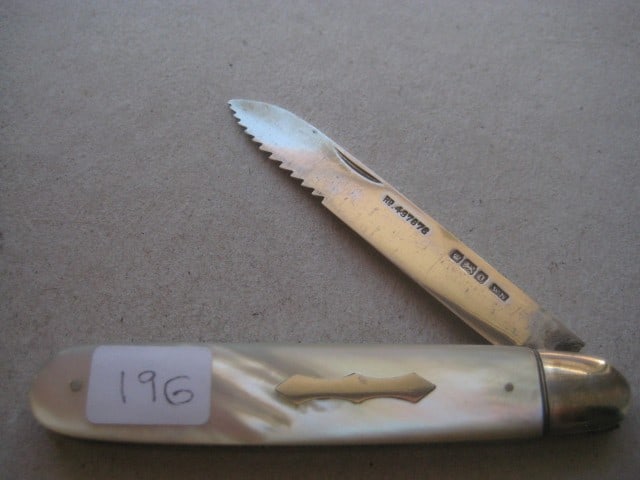 Rare Edwardian Mother of Pearl Hafted Saw Silver Bladed Folding Fruit Knife: Title: Rare Edwardian Mother of Pearl Hafted Saw Silver Bladed Folding Fruit Knife Description: Rare Large Edwardian Mother of Pearl Hafted Saw Silver Bladed Folding Fruit Knife. &n