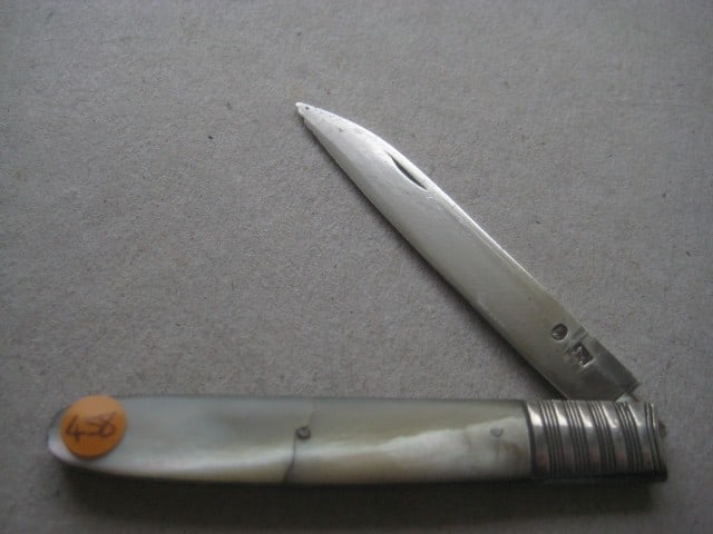 George III Mother of Pearl Hafted Silver Bladed Folding Fruit Knife: Title: George III Mother of Pearl Hafted Silver Bladed Folding Fruit Knife Description: George III Mother of Pearl Hafted Silver Bladed Folding Fruit Knife. The handle is plain. Ther