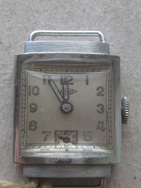 Vintage Gents Chade Wrist Watch: Title: Vintage Gents Chade Wrist Watch Description: Vintage Gents Chade Art Deco Tank Wrist Watch. The watch dates to around 1930. Diameter of Watch is 19mm approximately. 