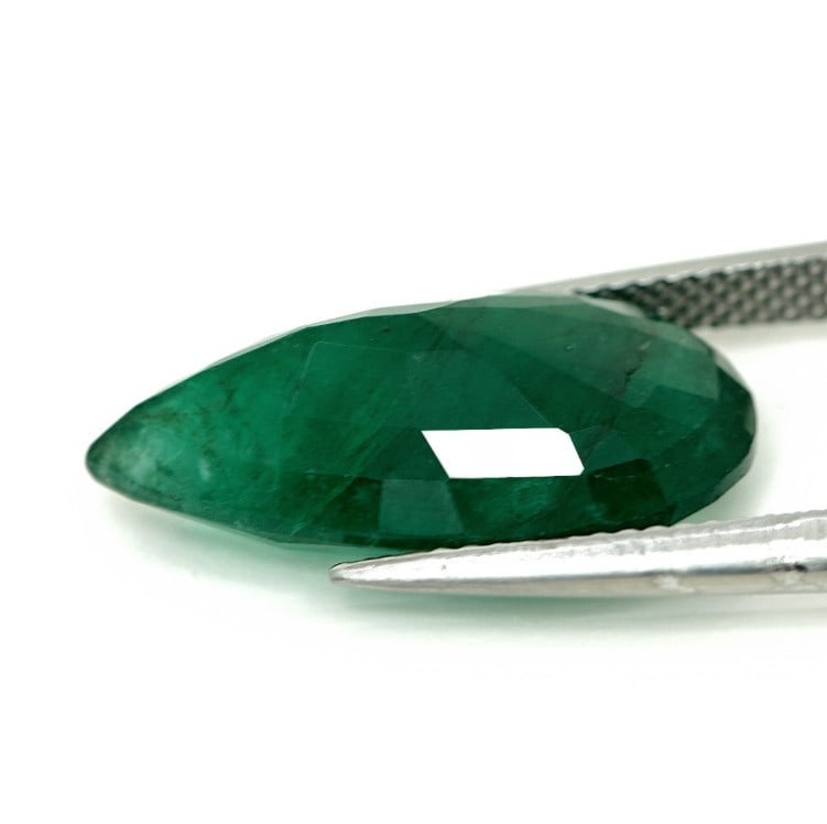 1 Pcs Green Emerald - 8.94 ct - Bellerophon Gemlab: Title: 1 Pcs Green Emerald - 8.94 ct - Bellerophon Gemlab Description: Report Nr. B48581 Gemstone Emerald Size 20.16 x 10.69 x 6.7 mm Clarity See Picture Treatment Moderate amount of oil Weight 8.944