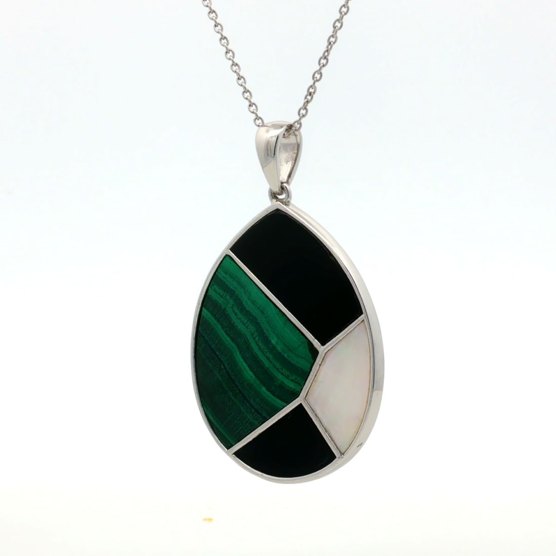 HRD Certified Malachite, Mother of Pearl & Black Onyx Pendant – 925 Sterling Silver: Title: HRD Certified Malachite, Mother of Pearl & Black Onyx Pendant – 925 Sterling Silver Description: A fine 925 Sterling Silver pendant featuring Malachite, Mother of Pearl and Black O