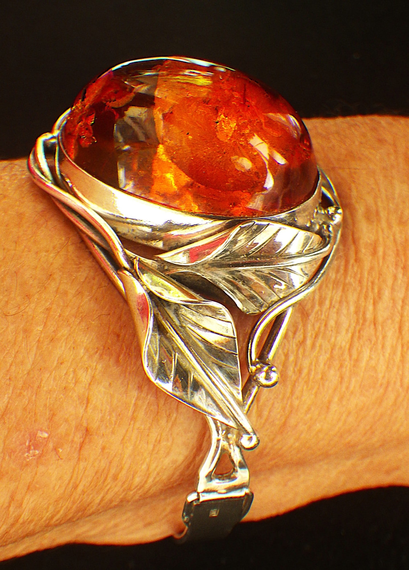 Art Nouveau Silver Bangle With Large Natural Amber Cabochon - 3