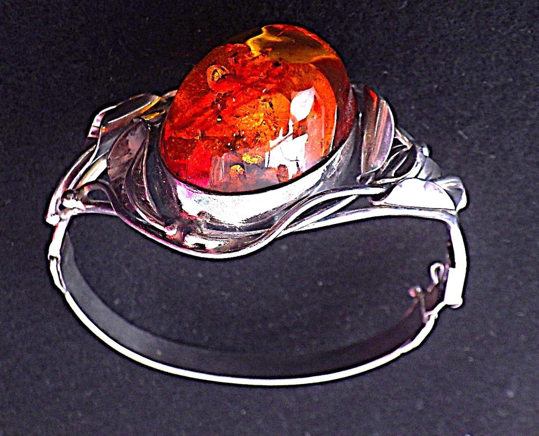 Art Nouveau Silver Bangle With Large Natural Amber Cabochon - 5