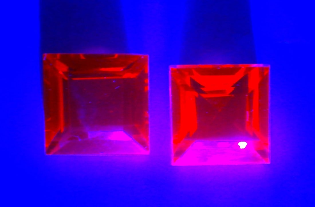 Pair Square Emerald Cut Rubies 21 Carats (Total) - 3