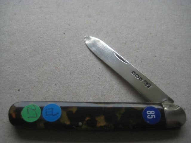 George V Silver Bladed Folding Fruit Knife: Title: George V Silver Bladed Folding Fruit Knife Description: George V Silver Bladed Folding Fruit Knife. Hallmarked for Sheffield 1926, and made by Robert Pringle. 