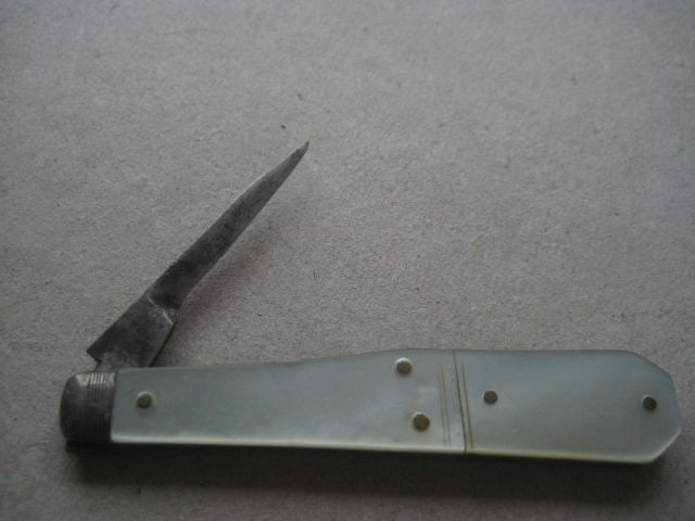 Title: William IV Mother of Pearl Hafted Quill Bladed Folding Fruit Knife Description: William IV - 2