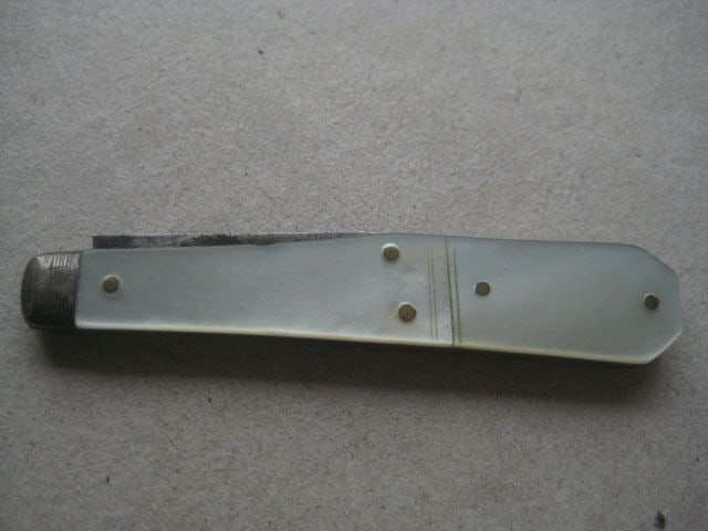 Title: William IV Mother of Pearl Hafted Quill Bladed Folding Fruit Knife Description: William IV - 8