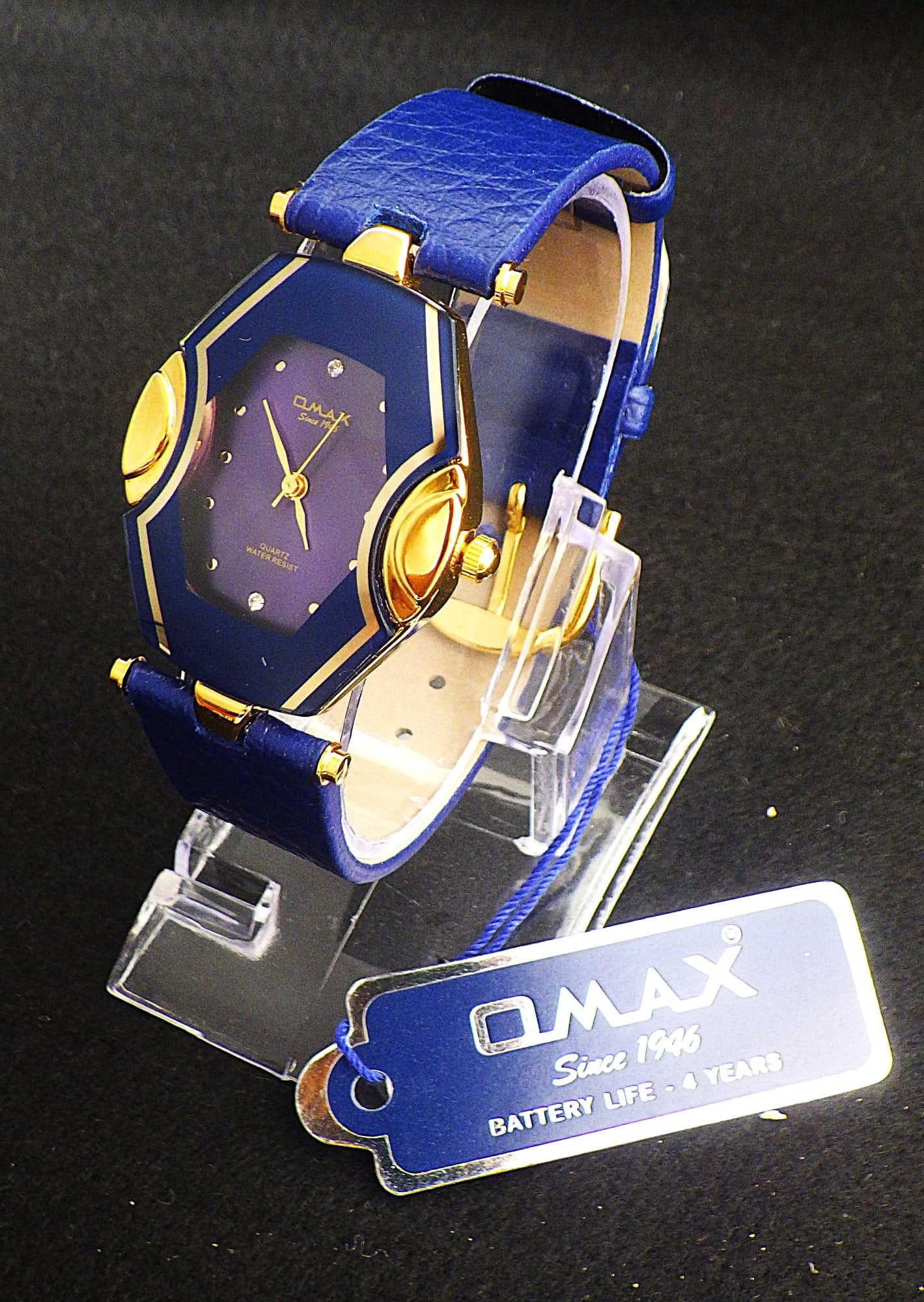 Brand New Swiss OMAX Unisex Blue Watch: Title: Brand New Swiss OMAX Unisex Blue Watch Description: A very elegant and sophisticated, unusual unisex watch by the renowned Swiss company OMAX, hexagonal case 35 x30 mm with convex upper