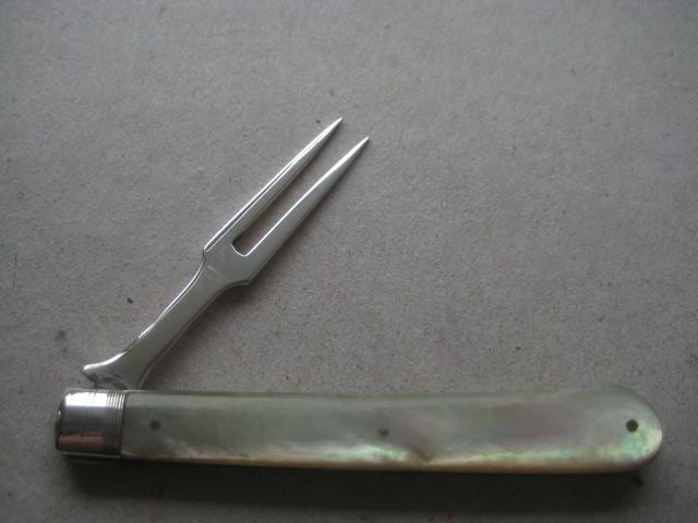 Victorian Mother of Pearl Hafted Matching Silver Bladed Folding Fruit Knife and Folding Fork - 11