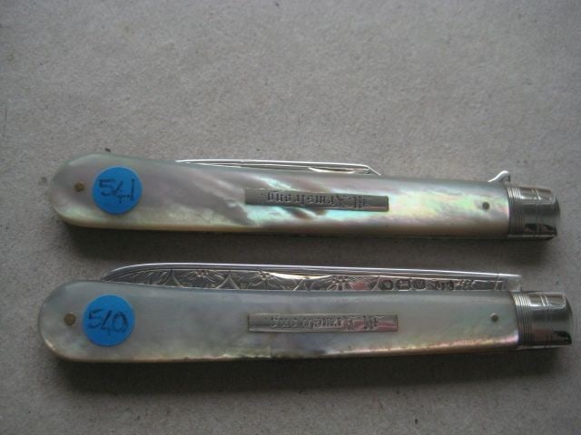 Victorian Mother of Pearl Hafted Matching Silver Bladed Folding Fruit Knife and Folding Fork: Title: Victorian Mother of Pearl Hafted Matching Silver Bladed Folding Fruit Knife and Folding Fork Description: Victorian Mother of Pearl Hafted Matching Silver Bladed Folding Fruit Kn