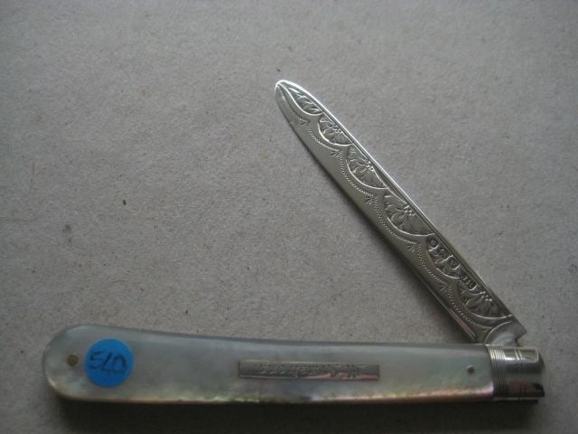 Victorian Mother of Pearl Hafted Matching Silver Bladed Folding Fruit Knife and Folding Fork - 3