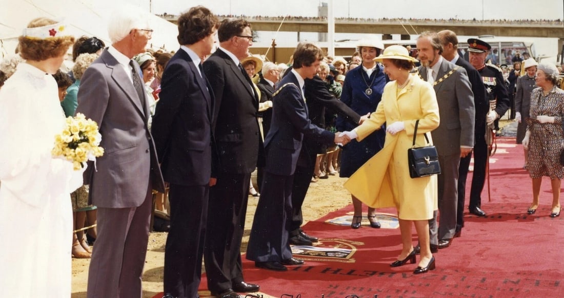 Title: Royalty RED CARPET for THE Opening of HUMBER BRIDGE OPENED BY H.M. QUEEN ELIZABETH II 17th - 8